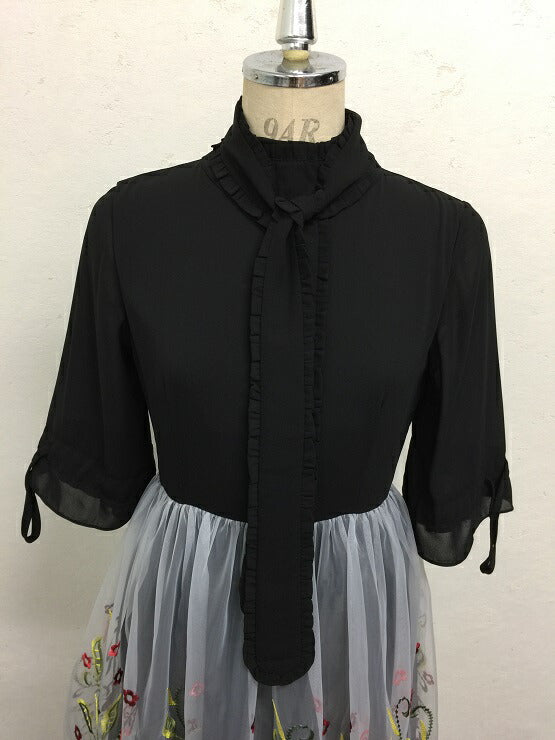 刺繍入りチュール重ねハイウエスト切り替えワンピース 5768 – Q'e