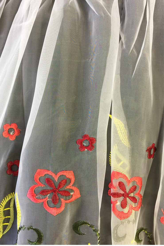 刺繍入りチュール重ねハイウエスト切り替えワンピース 5768 – Q'e