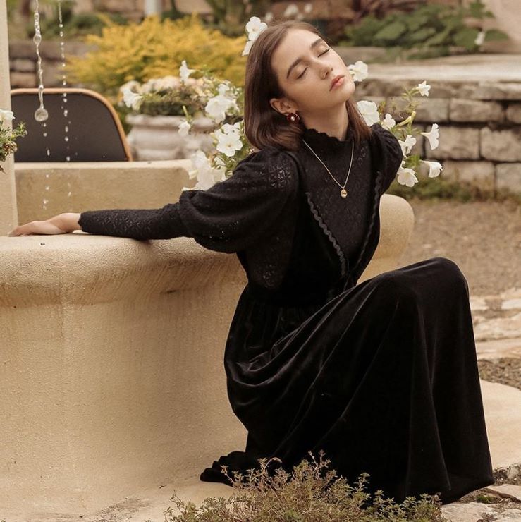 Vカットベルベットワンピース br18-3 – Q'e