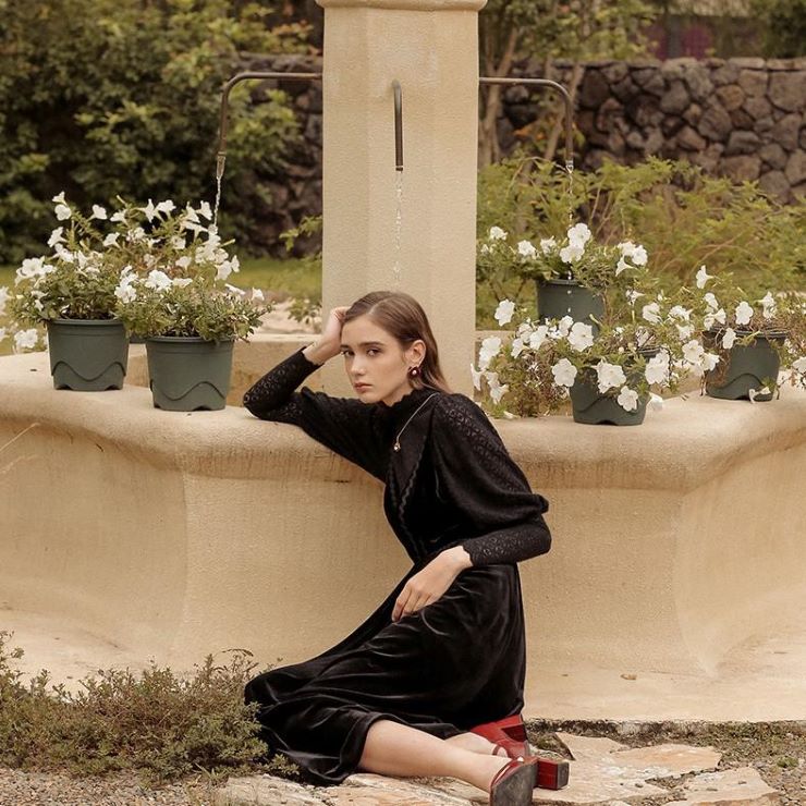 Vカットベルベットワンピース br18-3 – Q'e