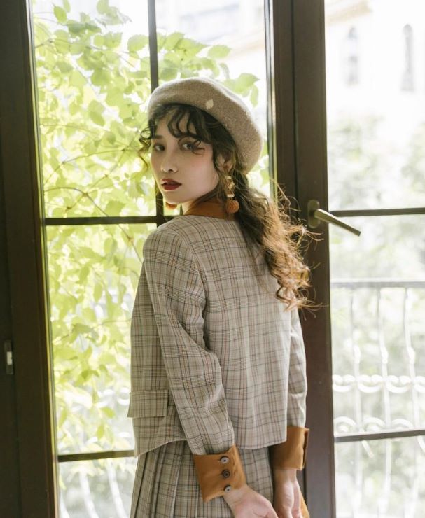 チェック柄ジャケットとワンピースのセットアップ br8-79 – Q'e