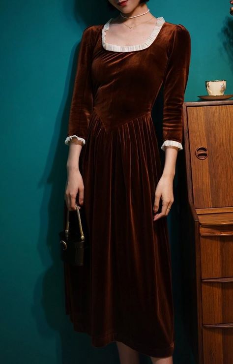 レトロクラシカルベルベットワンピース br9-148 – Q'e